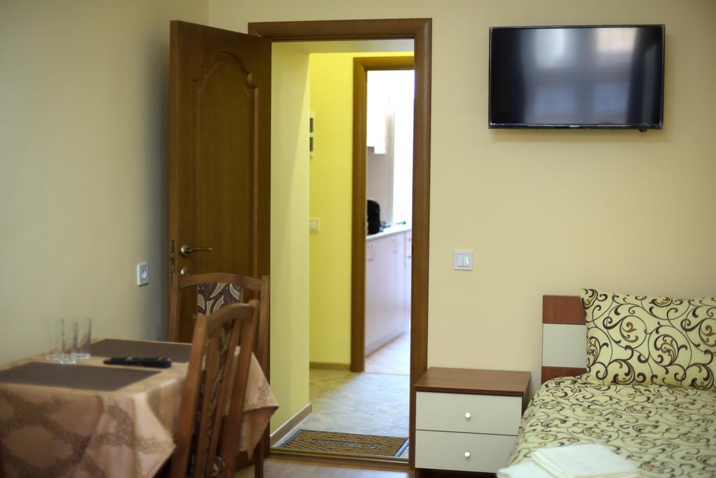 Apartment On Voloshyna リヴィウ エクステリア 写真