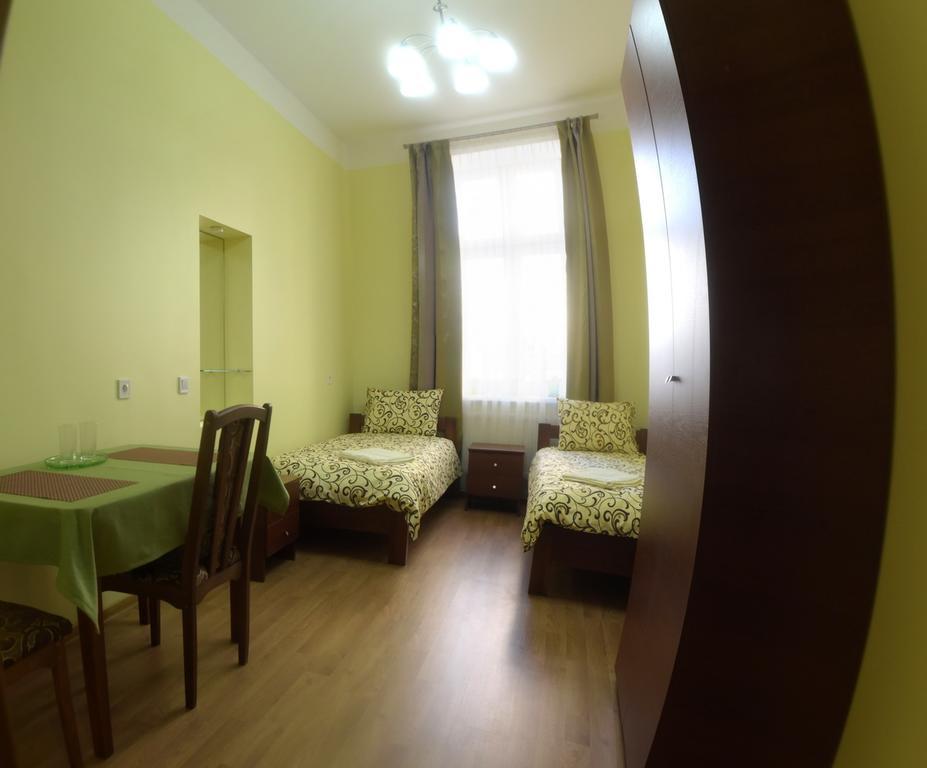 Apartment On Voloshyna リヴィウ エクステリア 写真