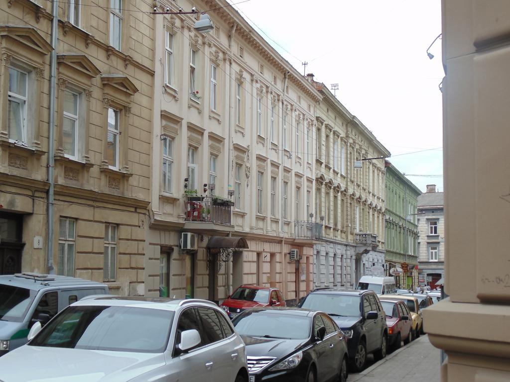 Apartment On Voloshyna リヴィウ エクステリア 写真